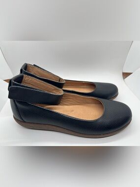 Clarks Leather Ballet Shoes Ankle Strap Black Size 9 New Condition